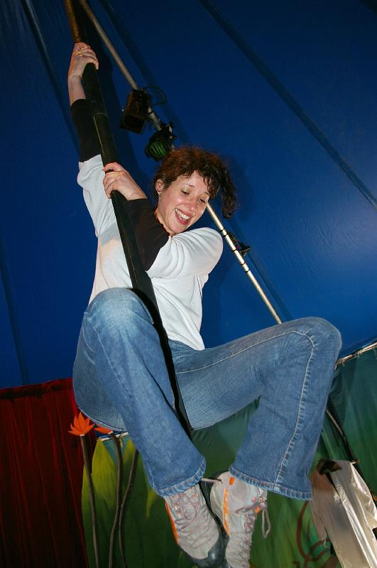 Atelier cirque adultes Journees theatrales 2007_0019.jpg